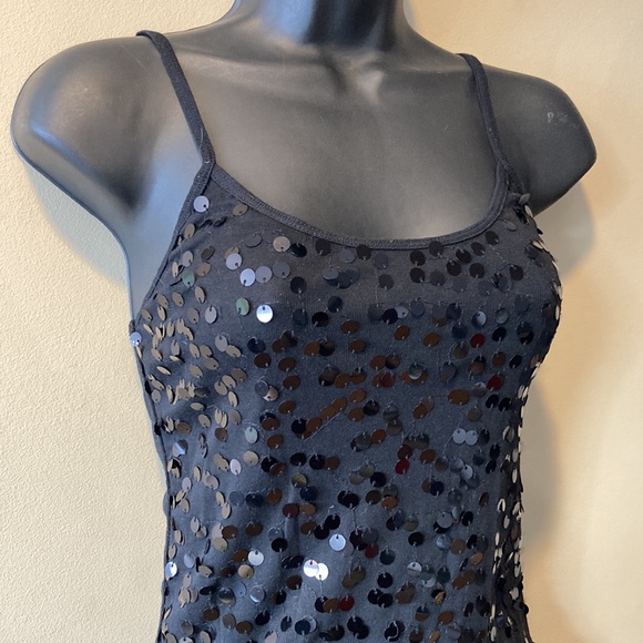 ❌SOLD❌Large Sequin Embellished Tank Top 🖤 - Picture 2 of 5